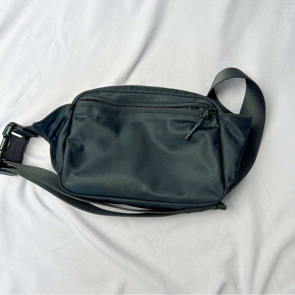 lululemon athletica Everyday Belt Bag - Picture 3 of 7